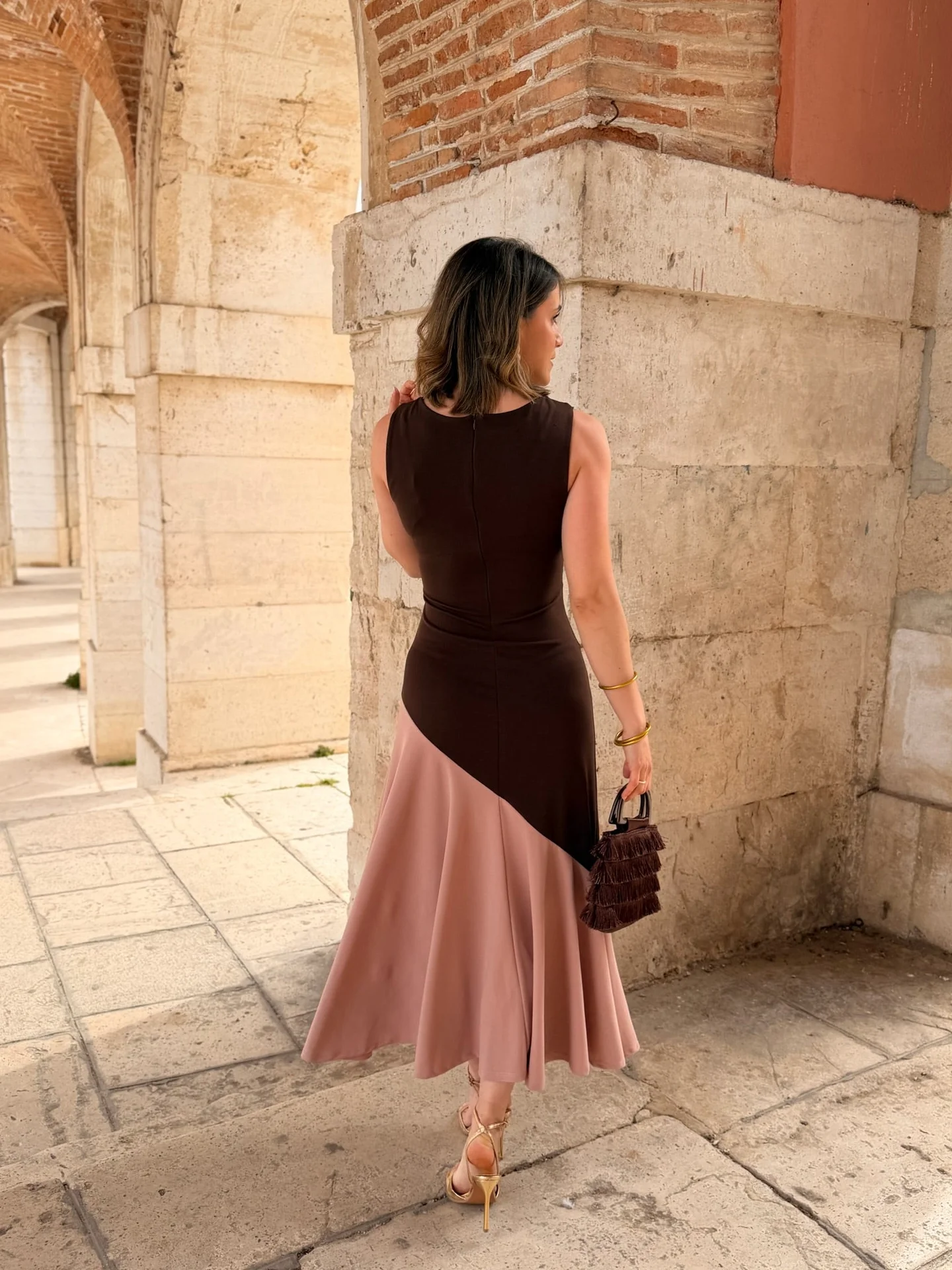 Vestido marrón y maquillaje| Aurelia - Image 11