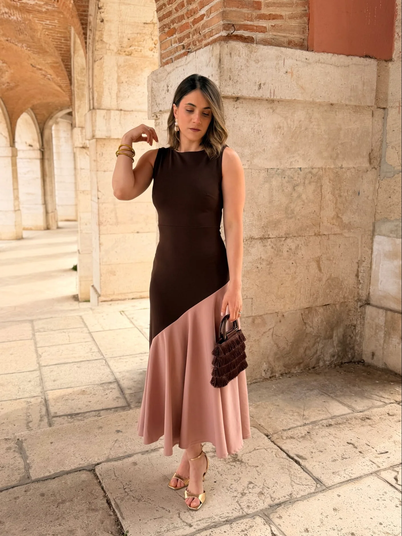 Vestido marrón y maquillaje| Aurelia - Image 2